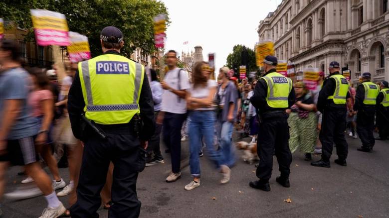 Βρετανία: Βαριές ποινές και 1.000 συλλήψεις για τα βίαια επεισόδια – Ανάμεσα στους συλληφθέντες μια 13χρονη