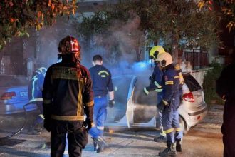 Σορός άνδρα εντοπίστηκε από την Πυροσβεστική σε φλεγόμενο αυτοκίνητο