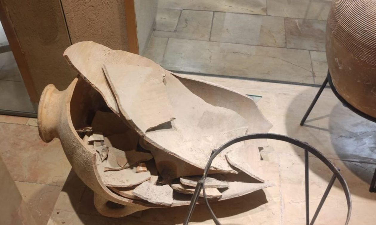 ΑΠΙΣΤΕΥΤΟ: 5χρονο αγόρι έσπασε σπάνιο βάζο 3500 ετών - «Ήθελα να δω τι έχει μέσα»