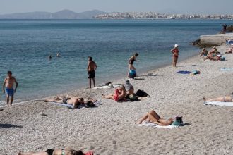 Καιρός: Με 37άρια και ισχυρούς ανέμους μπαίνει ο Αύγουστος - Πότε ανεβαίνει η θερμοκρασία
