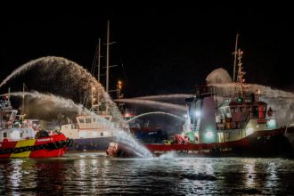 Βυθίστηκαν τα 3 από τα 4 σκάφη που κάηκαν στη Μαρίνα Ζέας