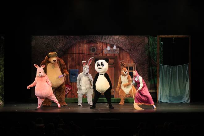 Η Μάσα και ο αρκούδος, στο Θέατρο Πάνθεον