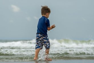 Νέο σοκ: 8χρονος υπέστη ανακοπή σε παραλία - Τον επανέφεραν με ΚΑΡΠΑ