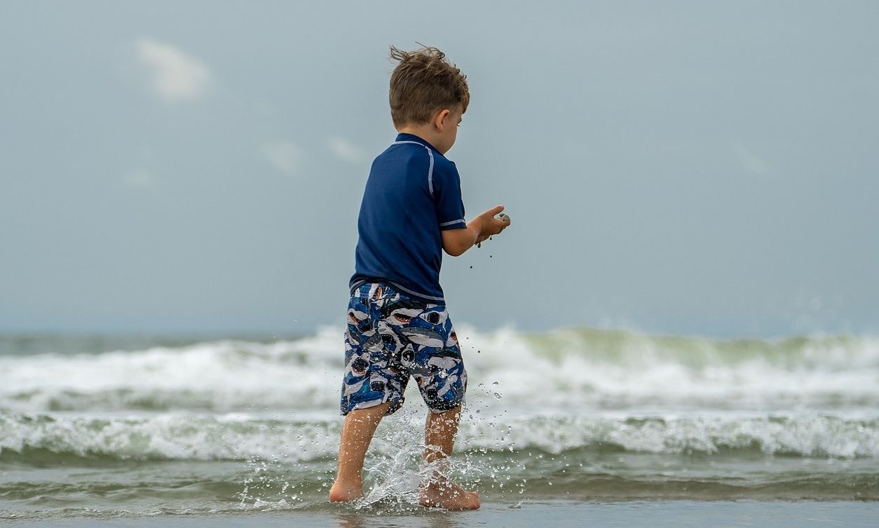 Νέο σοκ: 8χρονος υπέστη ανακοπή σε παραλία - Τον επανέφεραν με ΚΑΡΠΑ