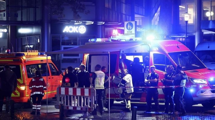 Γερμανία: «Τρομοκρατική ενέργεια» η επίθεση με μαχαίρι στο φεστιβάλ της Σόλινγκεν – Ο δράστης στόχευε στο λαιμό τα θύματα, τρεις νεκροί