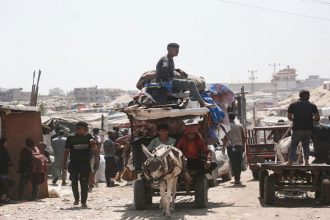 Κλείδωσαν παιδί που έκλαιγε… σε τουαλέτα αεροπλάνου – «Θα βγεις μόνο αν σταματήσεις»