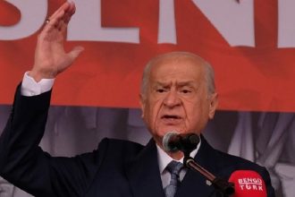 Νέα πρόκληση Μπαχτσελί: «Οι εισβολείς έπεσαν στη θάλασσα της Σμύρνης»