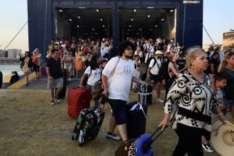 «Βουλιάζει» ξανά η Αθήνα: Μαζική επιστροφή των αδειούχων του Αυγούστου