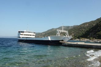 Νεκρός 57χρονος ναυτικός στο Άγιο Όρος - Κύλησε φορτηγό μέσα στο πλοίο και τον σκότωσε