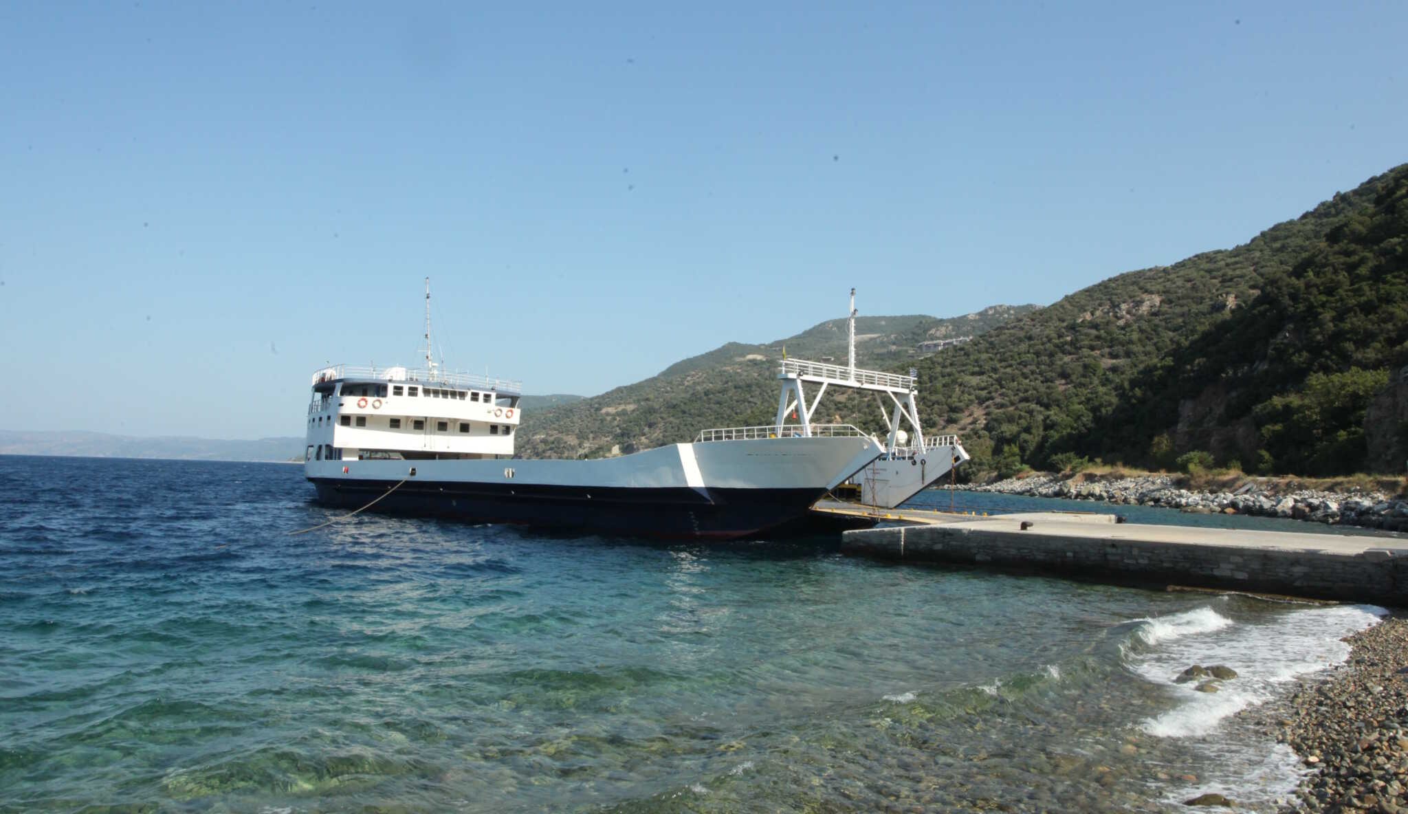 Νεκρός 57χρονος ναυτικός στο Άγιο Όρος - Κύλησε φορτηγό μέσα στο πλοίο και τον σκότωσε