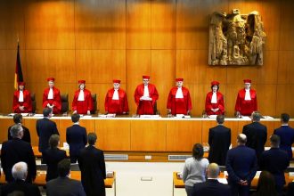 Γερμανία: Δικαστήριο ανέτρεψε την απαγόρευση κυκλοφορίας του ακροδεξιού περιοδικού Compact