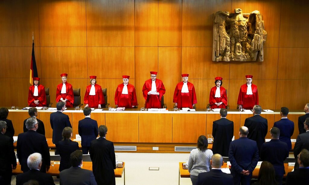 Γερμανία: Δικαστήριο ανέτρεψε την απαγόρευση κυκλοφορίας του ακροδεξιού περιοδικού Compact