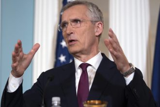 ΝΑΤΟ: Ο Στόλτενμπεργκ δικαιολογεί την ουκρανική εισβολή σε ρωσικό έδαφος