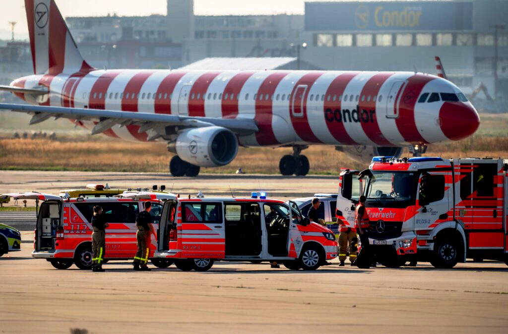 Γερμανία: Ακτιβιστές για το κλίμα παραβιάζουν την ασφάλεια σε τέσσερα αεροδρόμια