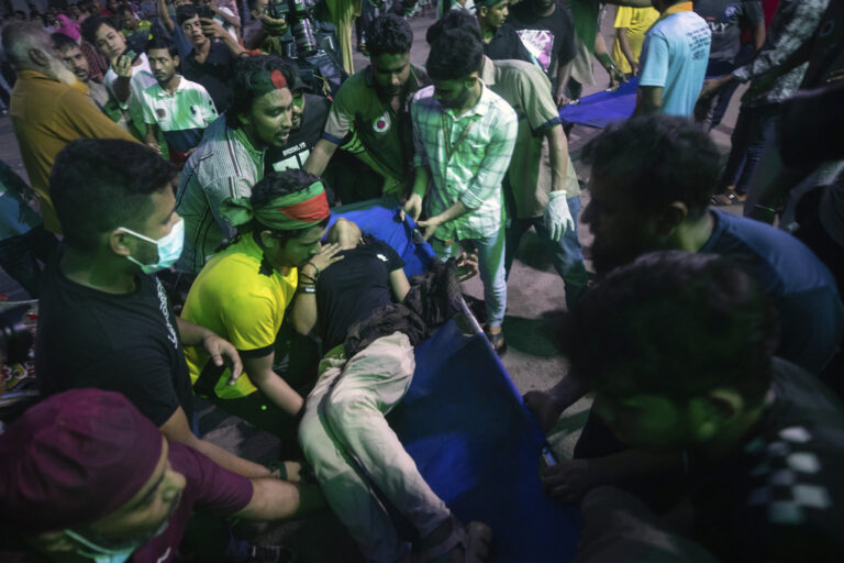 Μπανγκλαντές: Γενικευμένη διακοπή του Ίντερνετ στη χώρα - Διαδηλωτές καλούν σε πορεία αψηφώντας την απαγόρευση της κυκλοφορίας