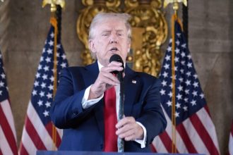 Τραμπ: Αναγκαστική προσγείωση λόγω προβλήματος στο αεροπλάνο του