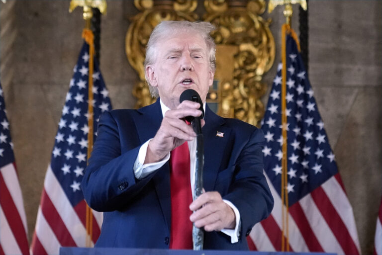 Τραμπ: Αναγκαστική προσγείωση λόγω προβλήματος στο αεροπλάνο του