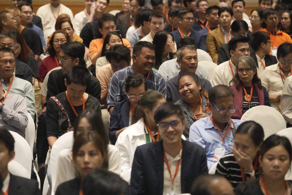 Ταϊλάνδη: Νέο όνομα και νέο αρχηγό για το κύριο κόμμα της αντιπολίτευσης, που τέθηκε υπό απαγόρευση από το Συνταγματικό Δικαστήριο