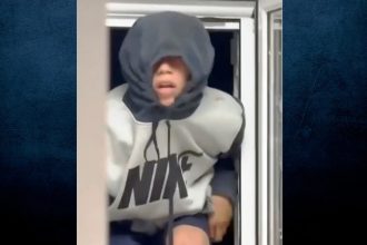 Τουρίστας πάλεψε με διαρρήκτες για να σώσει την οικογένεια του - Απίστευτη μάχη on camera! (ΒΙΝΤΕΟ)