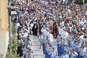 Τήνος: Πλήθος κόσμου και φέτος στο νησί για τους εορτασμούς του Δεκαπενταύγουστου