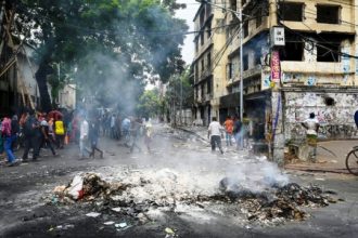 Οι ινδουιστές καταγγέλλουν ότι δέχονται επιθέσεις μετά τη φυγή της πρωθυπουργού