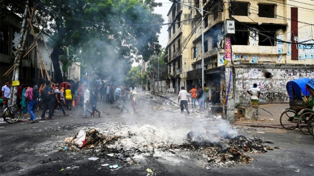 Οι ινδουιστές καταγγέλλουν ότι δέχονται επιθέσεις μετά τη φυγή της πρωθυπουργού