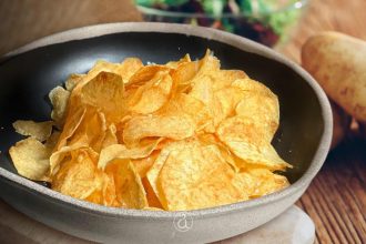 Η Ε.Ε. «τελειώνει» τα καπνιστά πατατάκια!