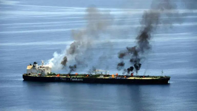 Sounion: Συνεργασία Μητσοτάκη και Μπιν Σαλμάν για τη ρυμούλκησή του - Νέο βίντεο από την επίθεση των Χούτι
