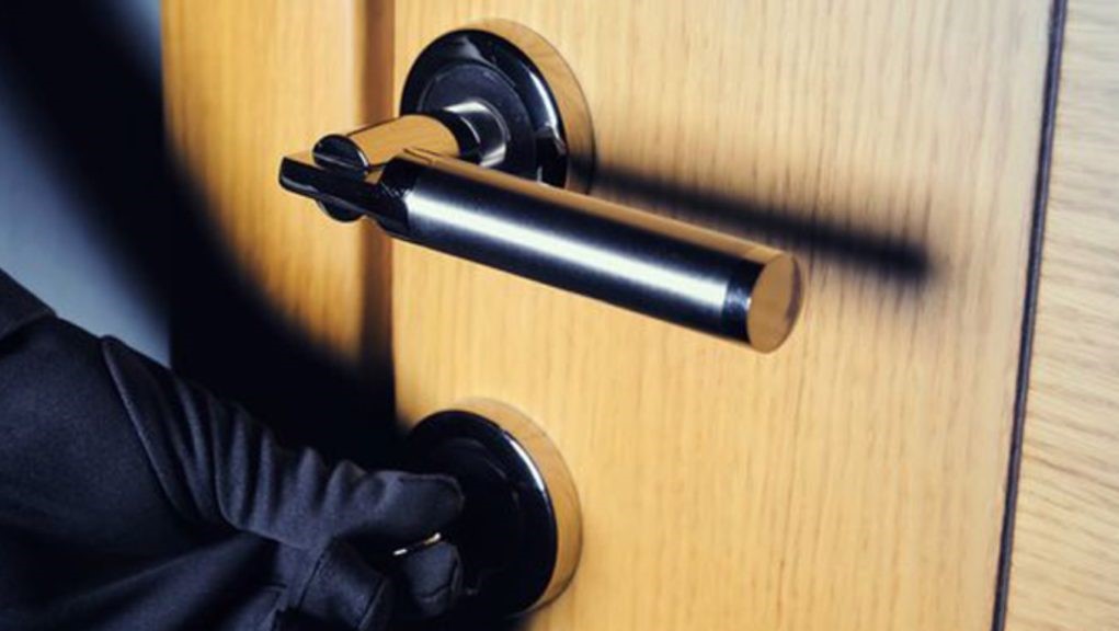 Εξαρθρώθηκε σπείρα γυναικών - Έκλεβαν χρήματα και κοσμήματα από σπίτια