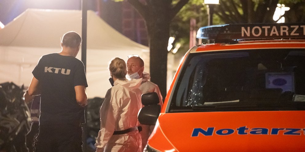 Γερμανία: Περισσότερα από ένα μαχαίρια βρέθηκαν στον τόπο της φονικής επίθεσης – Χαροπαλεύουν 4 τραυματίες