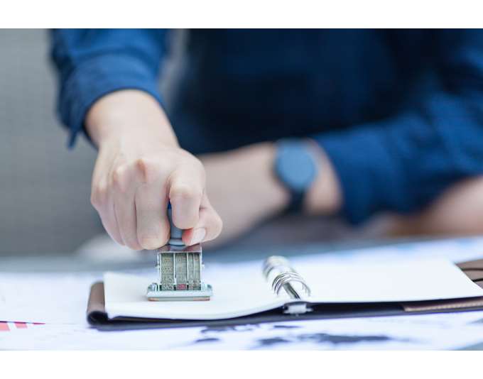 Τέλος Χαρτοσήμου: Καταργείται σε περισσότερες από 600 συναλλαγές