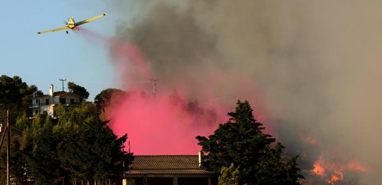 Βαθρακογιάννης: 40 αναζωπυρώσεις από το πρωί σήμερα στην Αττική – Μετατοπίστηκαν οι γραμμές άμυνας σε Γραμματικό, Μαραθώνα, Πεντέλη