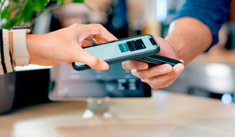 Πληρωμές με IRIS: Λιγότεροι από 400.000 επαγγελματίες έχουν συνδεθεί – Προθεσμία και πρόστιμα