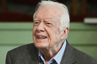 Κάμαλα Χάρις: Ο 99χρονος πρώην πρόεδρος των ΗΠΑ Τζίμι Κάρτερ «ελπίζει να ζήσει» για να την ψηφίσει