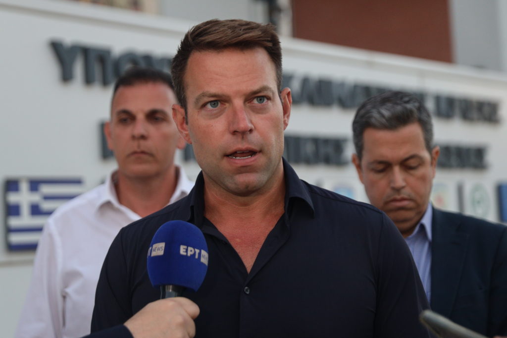 Στέφανος Κασσελάκης: Επισκέφθηκε τους εποχικούς πυροσβέστες στην Νέα Μάκρη