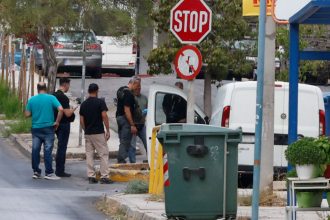 Αγνωστοι πέταξαν σακίδιο με χειροβομβίδες - Έκλεισαν δρόμοι (ΝΕΟΤΕΡΑ)