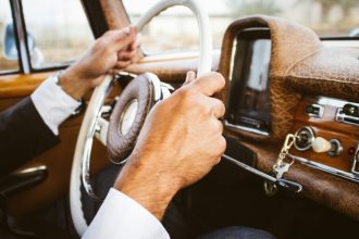 Οδήγηση τέλος για τους 70άρηδες - Ο λόγος που τους παίρνουν το τιμόνι