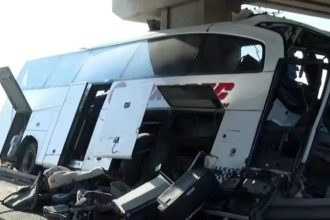 Τουρκία: Λεωφορείο καρφώθηκε σε γέφυρα επειδή ο οδηγός αποκοιμήθηκε - Τουλάχιστον 9 νεκροί (ΒΙΝΤΕΟ)
