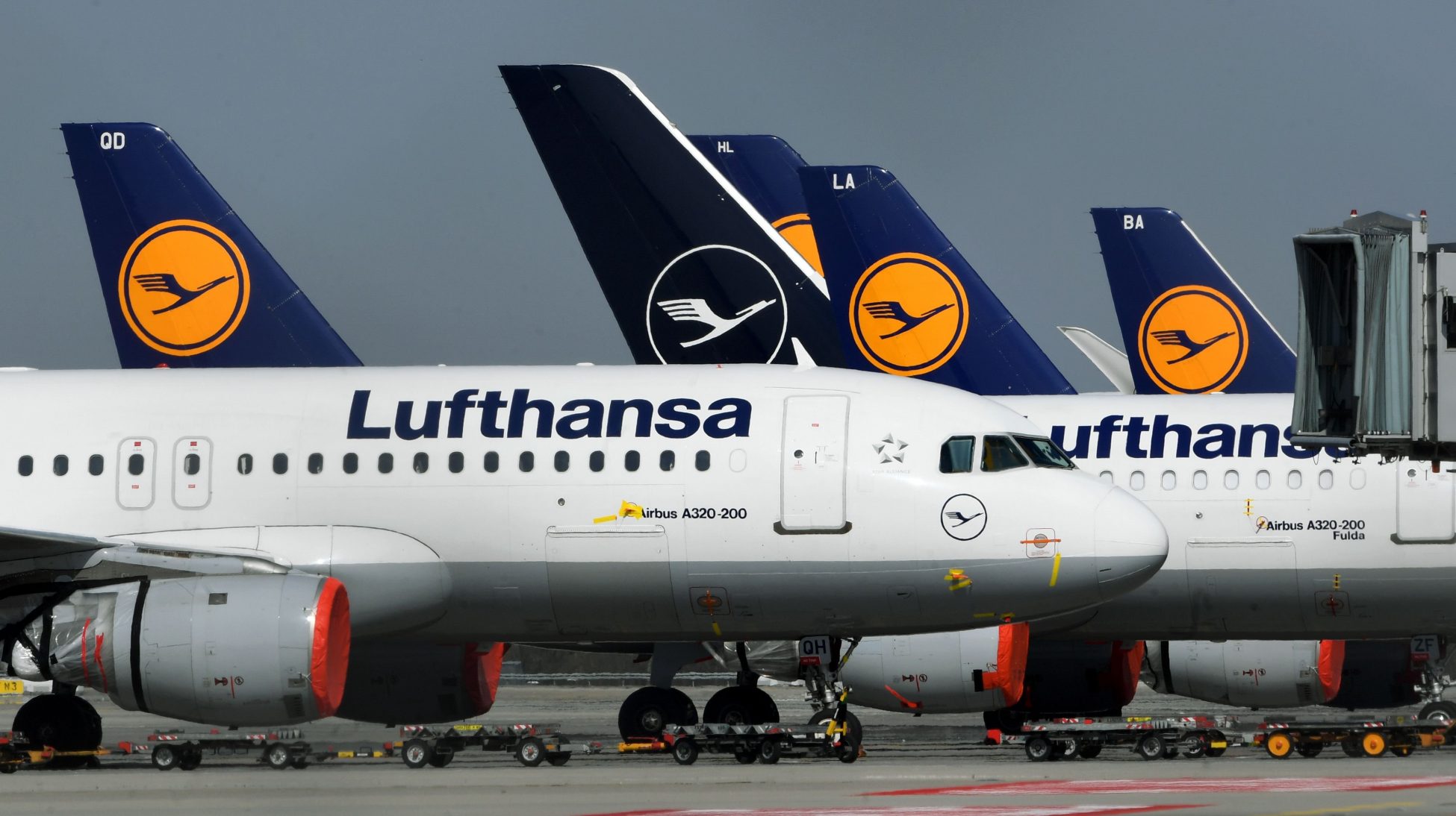 Lufthansa: Σενάρια για περικοπή του 40% των πτήσεων για μικρές και μεσαίες αποστάσεις