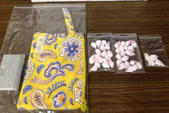 Συνελήφθη δικηγόρος στα Σεπόλια για ναρκωτικά, είχε κρυμμένα στο αυτοκίνητό της 40 φακελάκια κοκαΐνη