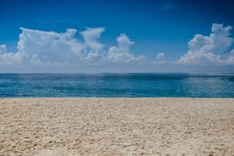 Μύκονος: 18χρονη τουρίστρια κατήγγειλε ότι τη βίασε Ιταλός σε παραλία του νησιού