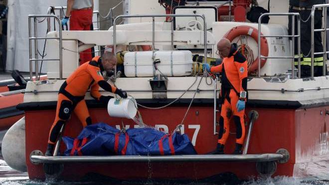 Σικελία: Όλα τα σενάρια ανοιχτά λένε οι ιταλικές Αρχές για το ναυάγιο