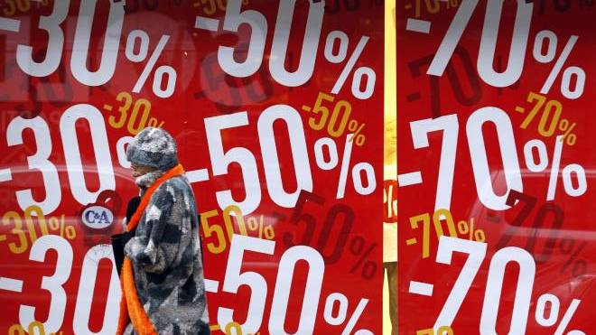 Εκπτώσεις: Μέχρι πότε έχουν ευκαιρία οι καταναλωτές να κάνουν φθηνές αγορές
