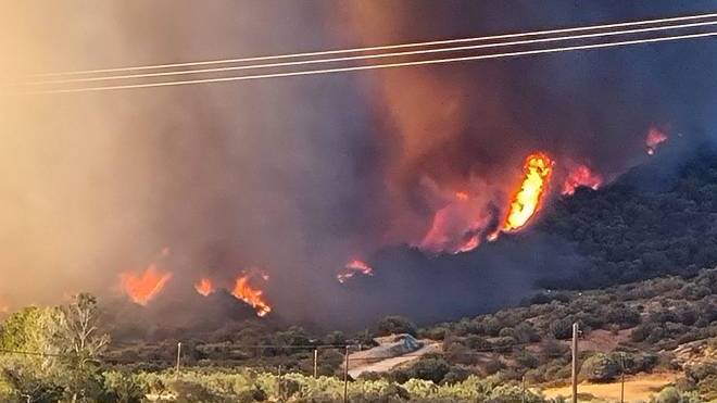 Ρέθυμνο: Σε πλήρη εξέλιξη τα πύρινα μέτωπα - Οι πυροσβεστικές δυνάμεις ενισχύονται και από την Αθήνα