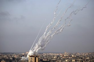 Σειρήνες ήχησαν σε πόλεις και κοινότητες στο βόρειο τμήμα του Ισραήλ για επίθεση με ρουκέτες και drone