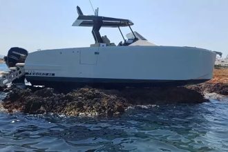 Πάρος: Σκάφος βγήκε στη στεριά – Αναζητείται ο καπετάνιος