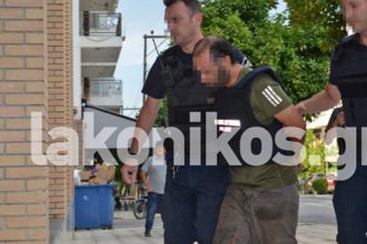 Σπάρτη: Γιούχαραν τον πατέρα που κατηγορείται ότι βίαζε την 9χρονη κόρη του (ΒΙΝΤΕΟ)