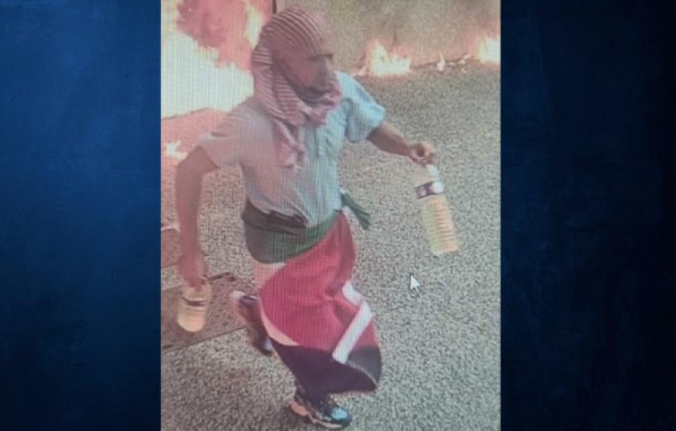 Έκρηξη σε συναγωγή στη Γαλλία: Κουκουλοφόρος και τυλιγμένος με σημαία της Παλαιστίνης ο ύποπτος