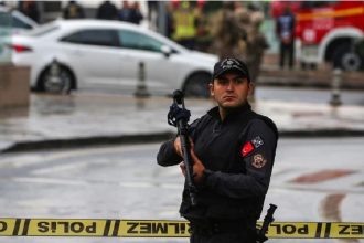 Φρίκη στη Σμύρνη: Πατέρας πυροβόλησε τα 4 ανήλικα παιδιά του, σκοτώνοντας τα 3