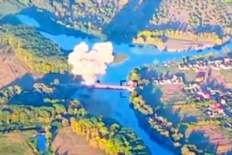 Ρωσία: Οι Ουκρανοί έπληξαν άλλη μία γέφυρα στο Κουρσκ - Βίντεο από τη στιγμή του βομβαρδισμού